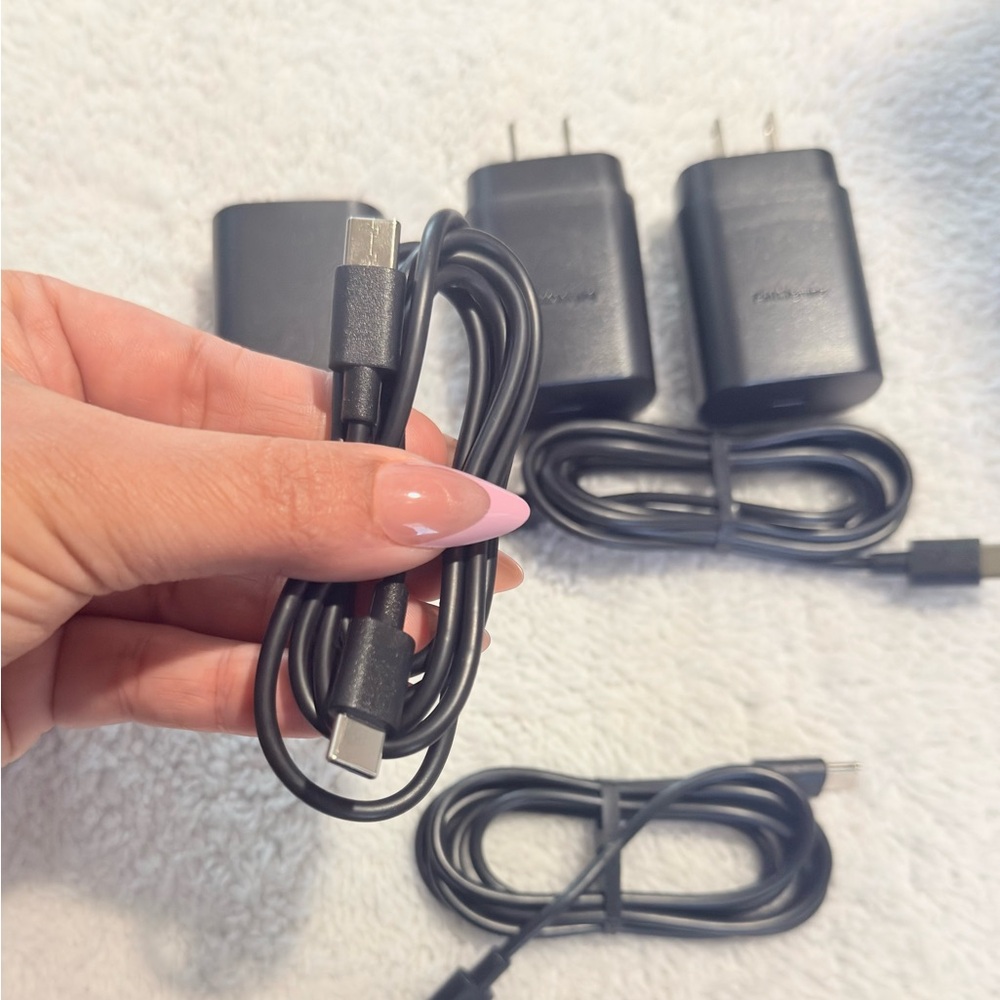 Pack of 3 Fast Charging Wall Adapters & USB-C to USB-C Cables - New in Box - Picture 7 of 7